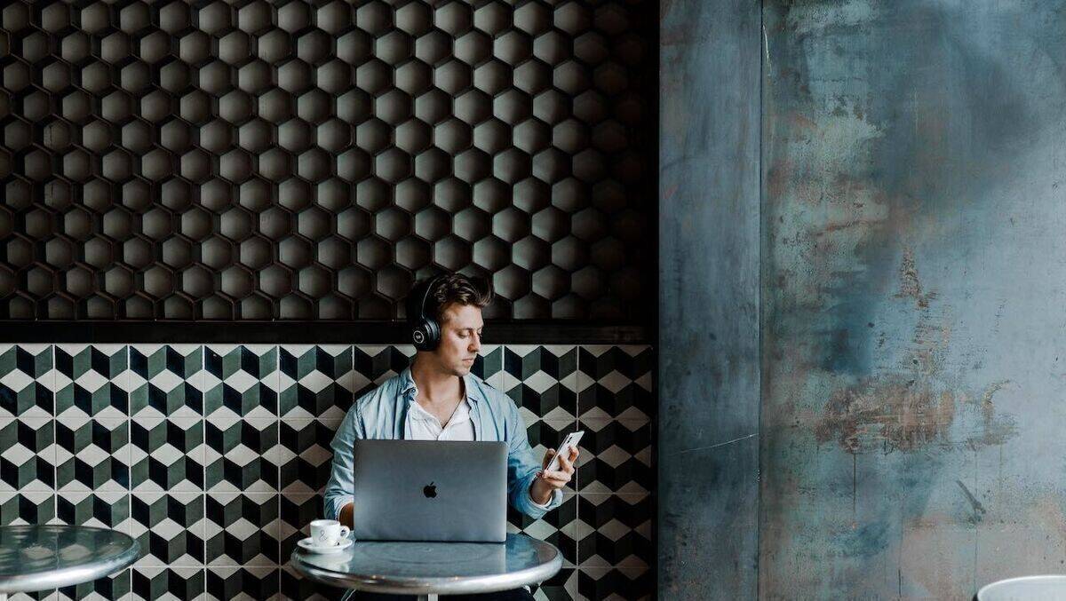 Der Grund und die Situation, warum und wo Menschen Podcasts hören, spielt auch bei der Aussteuerung von Werbung eine große Rolle.