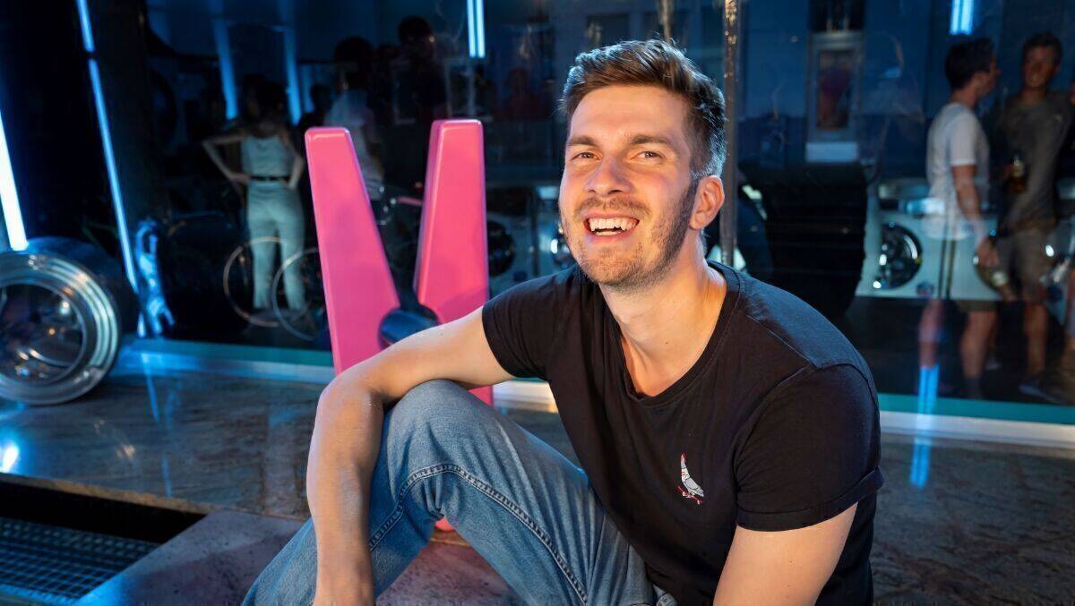 Simon Stäblein führt durch die NightWash-Sendung am 20. April.