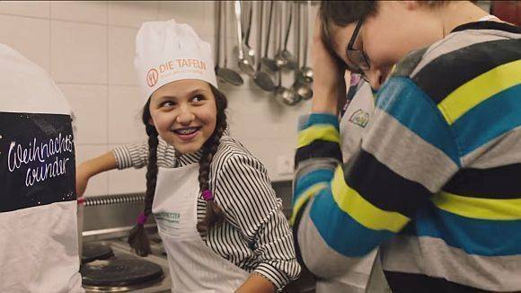 Tchibo nutzt die Spendenaktion für Storytelling via Youtube.