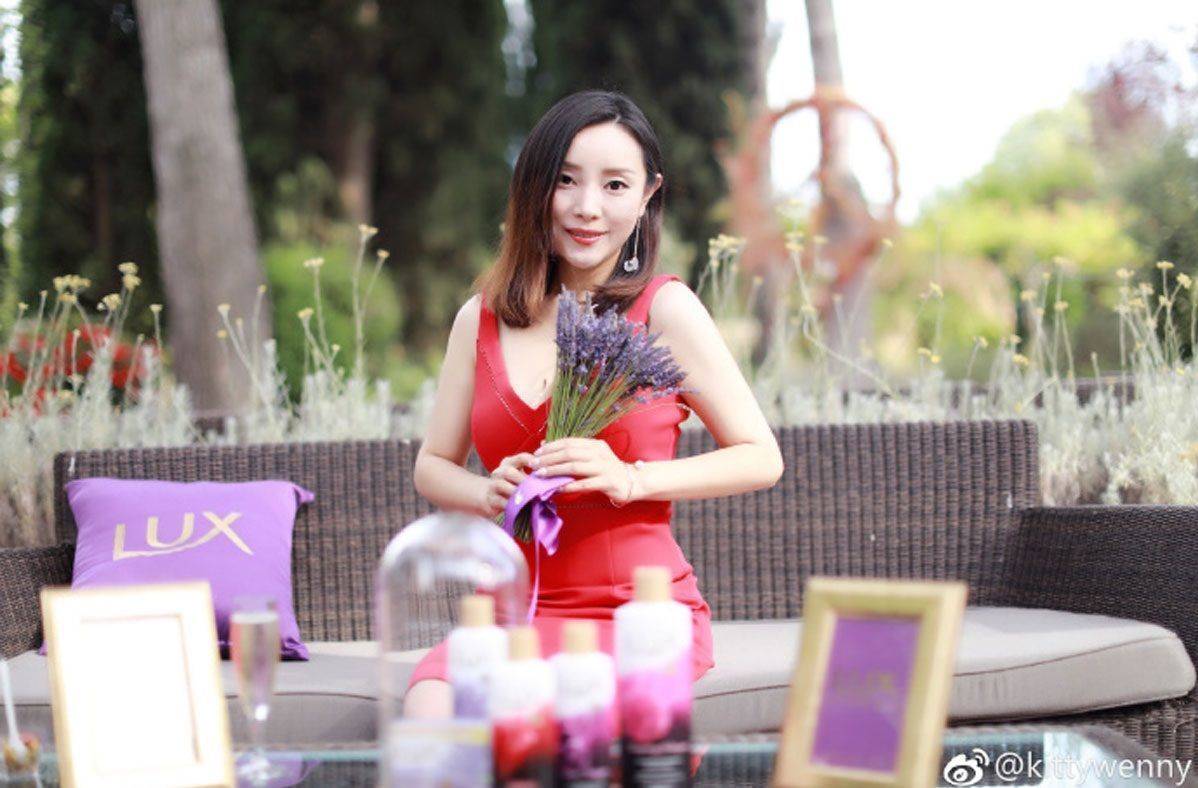 Kitty Wenny ist eine chinesische Influencerin und kommt nach Deutschland.