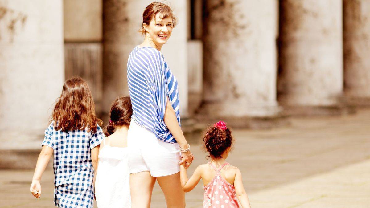 Sonja Alefi, Little Travel Society mit ihren drei Töchtern