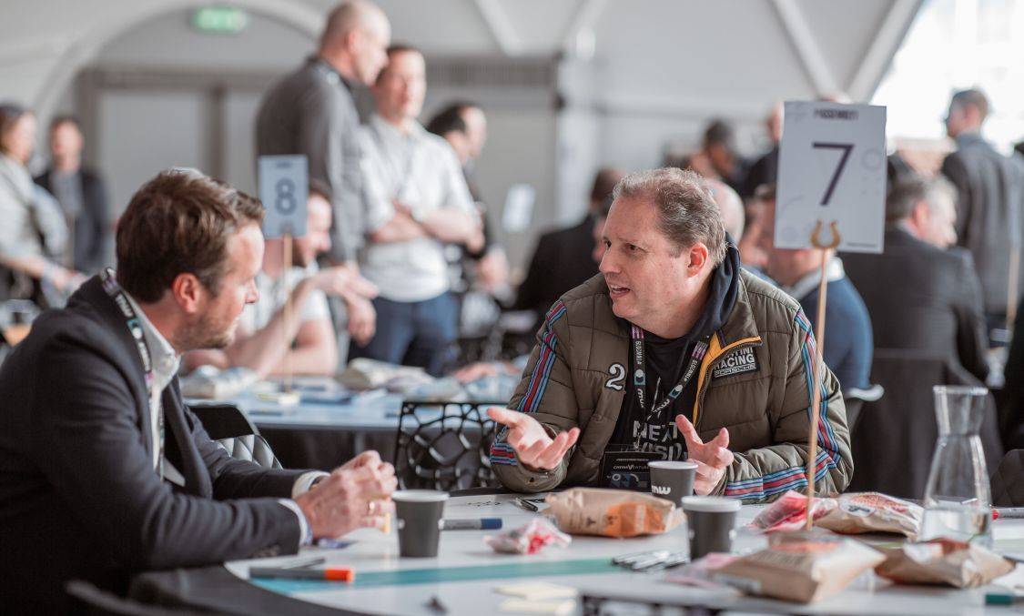 Stefan Zerweck (r.) im Gespräch