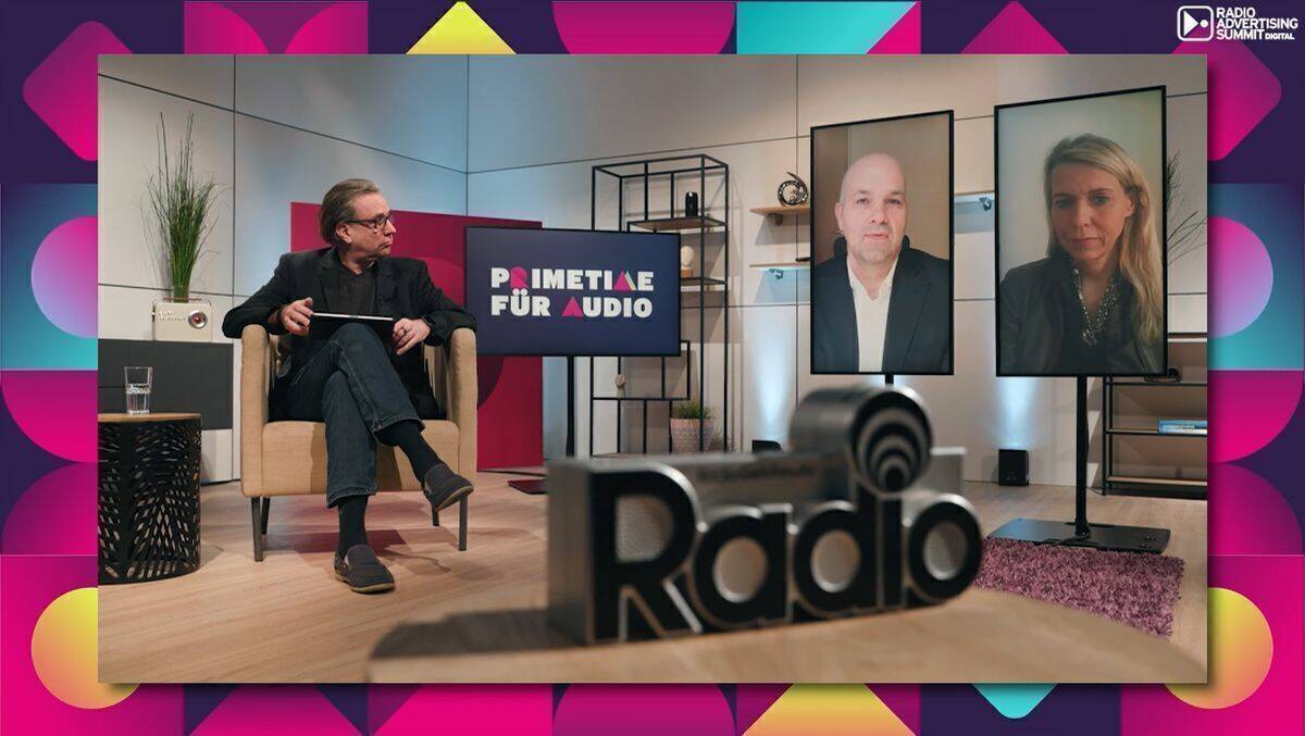 Katja Brandt, DACH CEO von Mindshare und Ökonom Marcel Fratzscher auf dem Radio Advertising Summit.