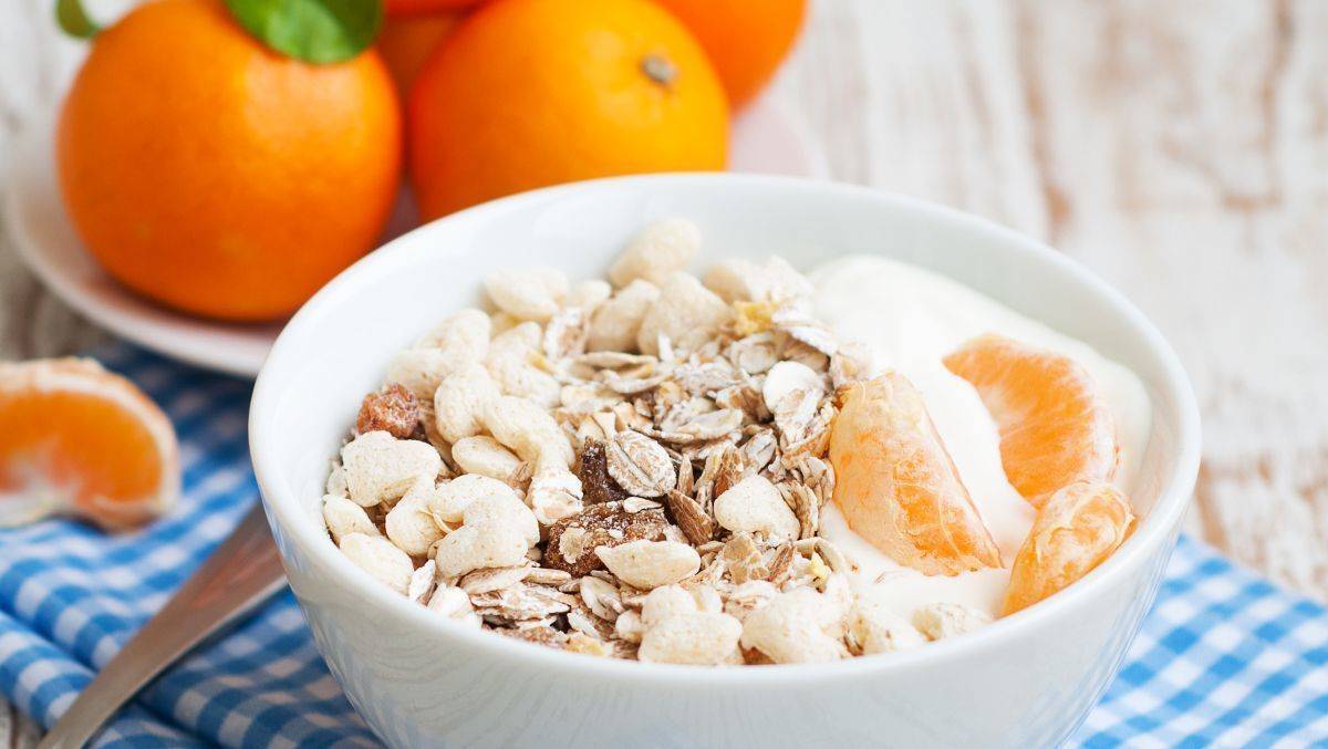 Frühstücker lesen oft Zeitung und hören Radio. 