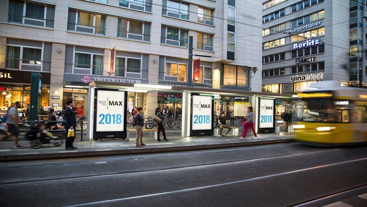 Draußen gesehen- und gleich gekauft.