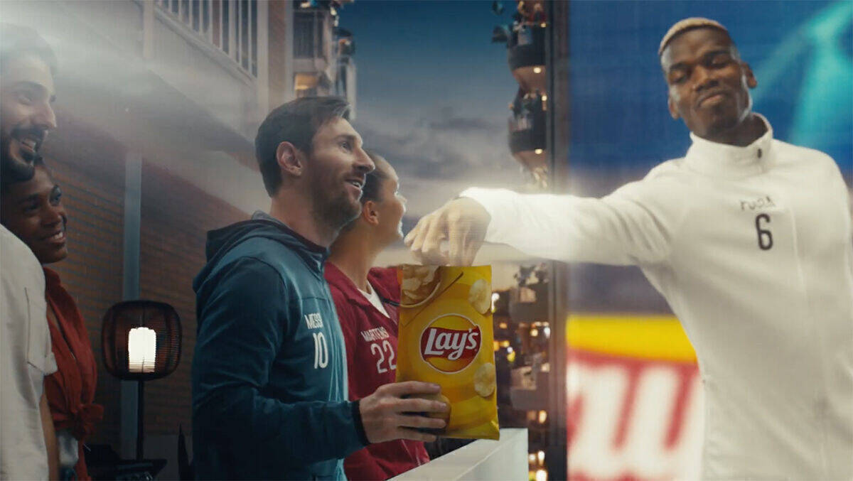 Auch Profi-Kicker haben schon mal Lust auf leckere Chips.