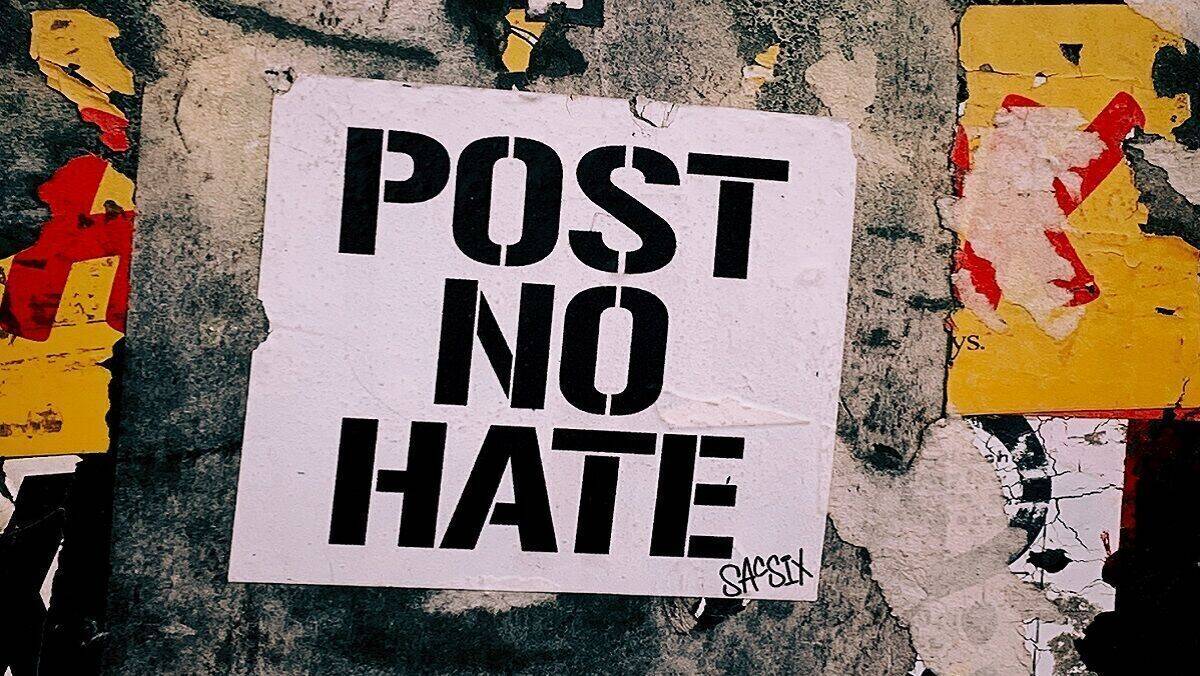 Für Influencer:innen gehören Hetze, Shitstorm und Co. oft zum Berufsalltag.