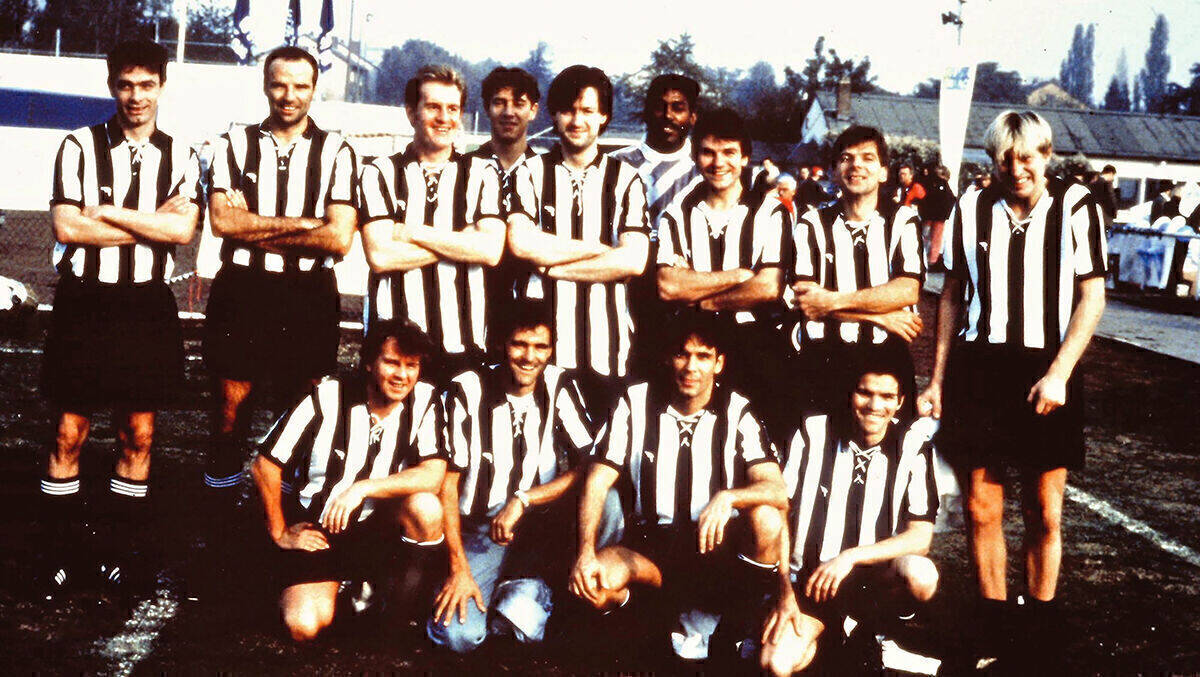 Werbefußballmeister 1990: Das Team von Springer & Jacoby. Mit dabei: Jean-Remy von Matt (untere Reihe, 1. v. r.).