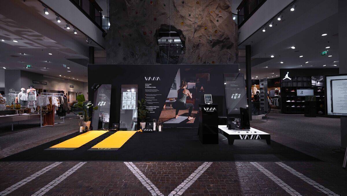 Vaha, Anbieter smarter Fitness-Spiegel, war mehrere Wochen mit einer Kampagne in Intersport-Filialen präsent