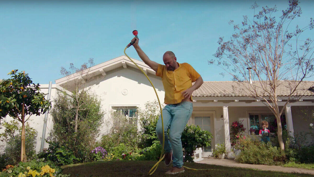 Samsung und Leo Burnett Israel erklären im Clip "Flight of the lady bug", warum Jugendliche ihre Smartphones immer parat haben sollten.