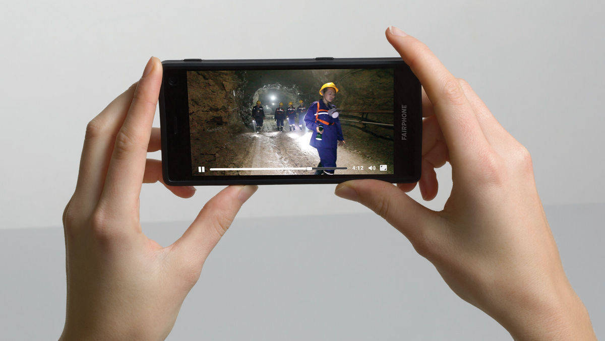 Fairphone macht regelmäßig auf die unmenschlichen Arbeitsbedingungen aufmerksam, die oftmals in der Smartphone-Produktion herrschen.